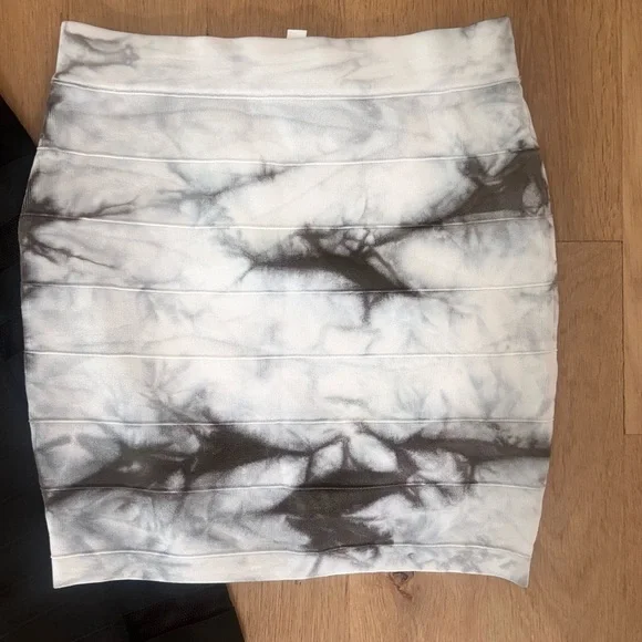 Bebe Stylish Gray and White Women's Skirt & Akira black pencil skirt - Picture 2 of 7